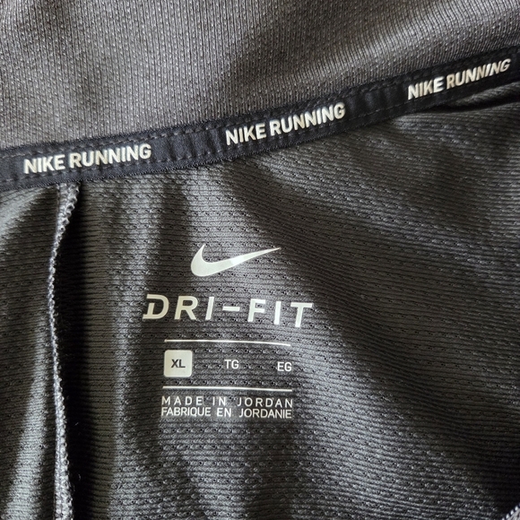 Nike MensGray and Black Performance Jacket with Moisture-Wicking Fabric XL - Picture 6 of 6